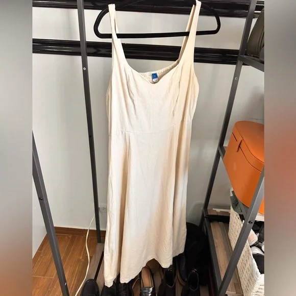 Old Navy Light Tan Sweetheart neckline midi Dress with smock detail. - Picture 2 of 4